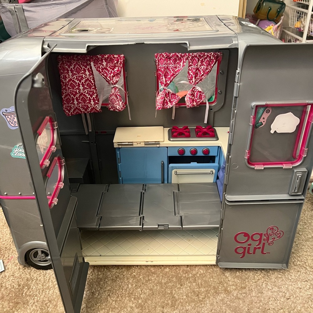 OG Girl Camper Playset with Pink and Blue Accents